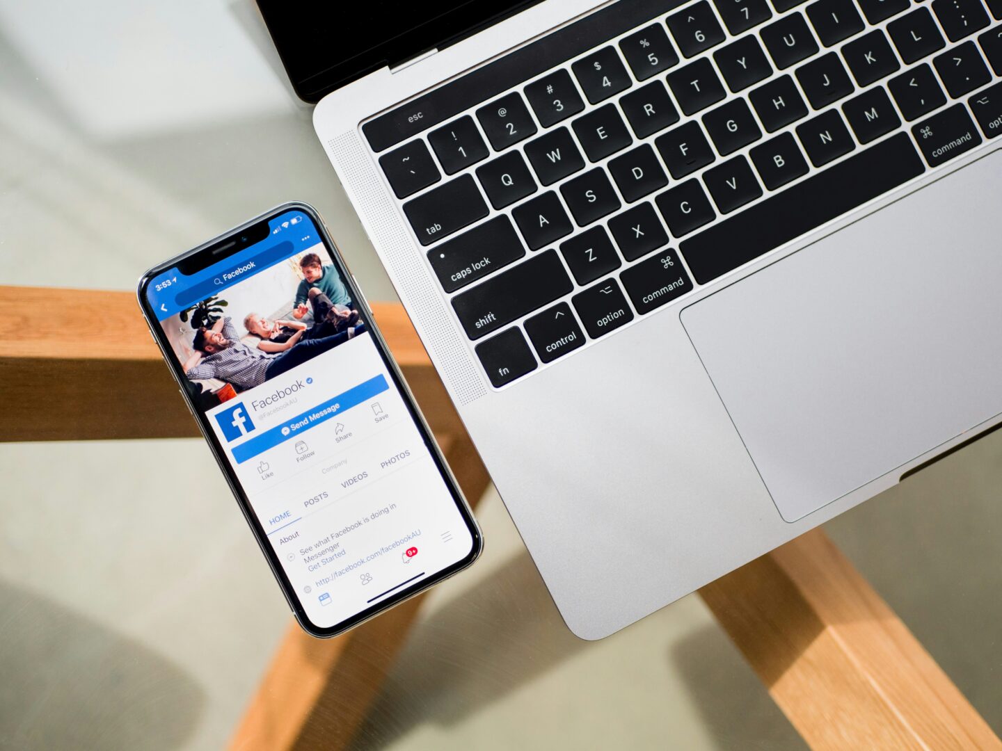 1. LinkedIn vs Facebook：海外営業における最大の違い